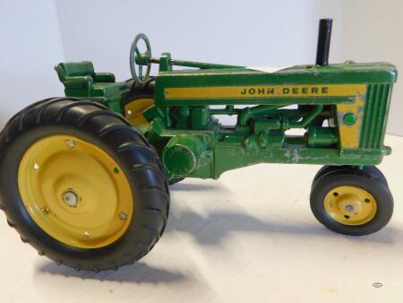 1/16 JOHN DEERE 620 NFE TRACTOR