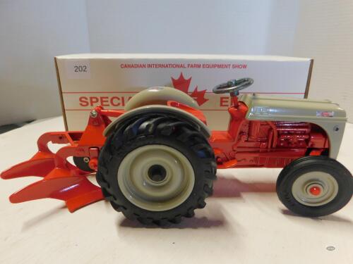 1/16 95 FORD 8N & PLOW, CANADA FARM SHOW EDN
