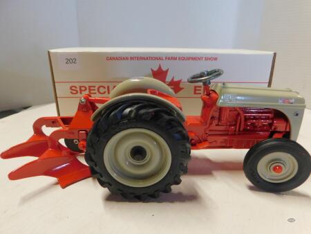 1/16 95 FORD 8N & PLOW, CANADA FARM SHOW EDN