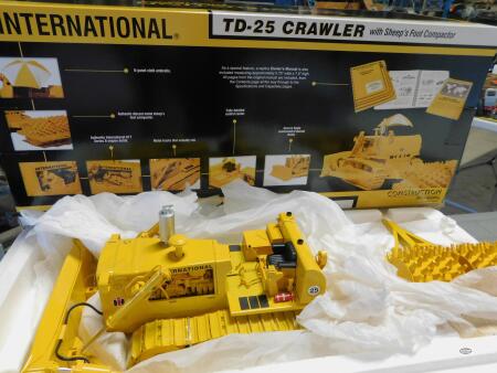 IH TD-25 CRAWLER W/COMPACTOR, NIB