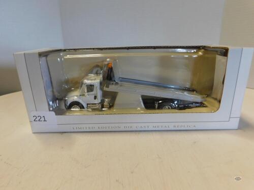 1/64 JOHN DEERE FREIGHTLINER TILT + LOAD