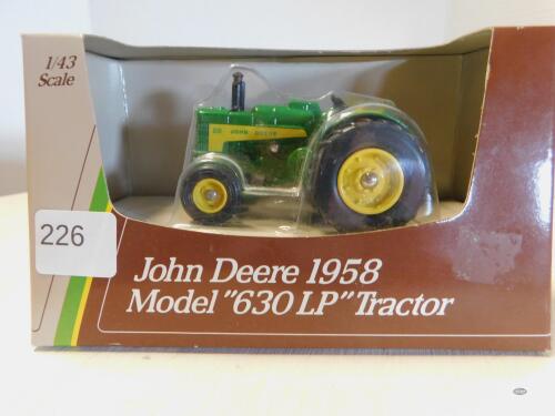 1/43 JOHN DEERE 630 LP TRACTOR