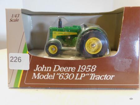 1/43 JOHN DEERE 630 LP TRACTOR