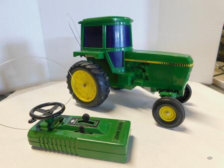 1/16 ERTL JOHN DEERE REMOTE CONTROL TRACTOR