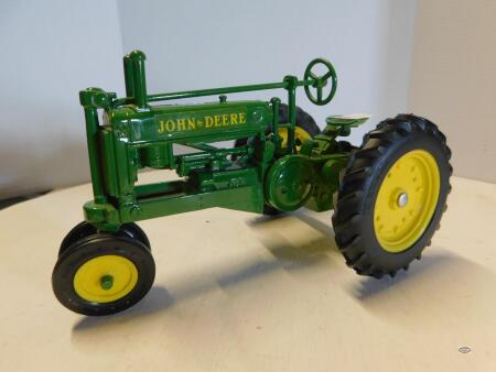 1/16 ERTL JOHN DEERE A UNSTYLED TRACTOR