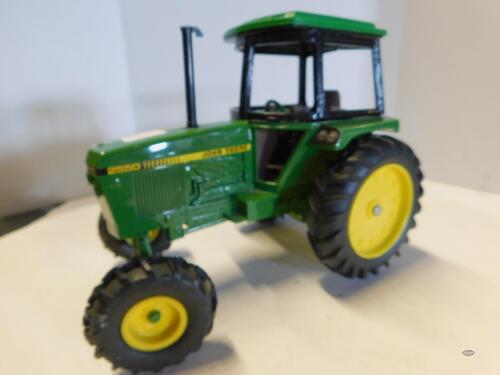 1/16 ERTL JOHN DEERE 2550 TRACTOR