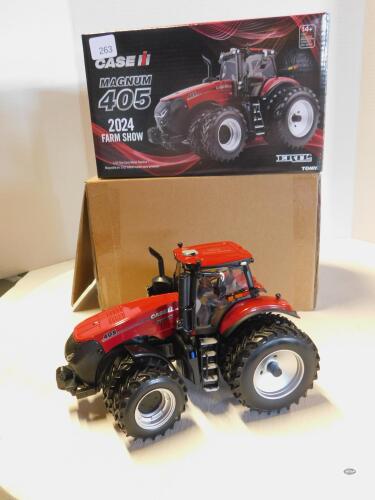 1/32 ERTL CIH MAGNUM 405, NIB