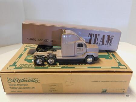 1/64 ERTL TEAM TRACTORANSPORT 25106