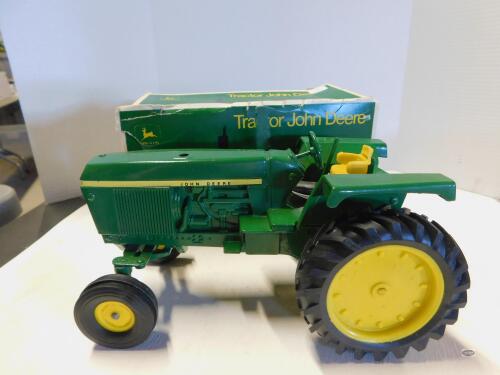 1/16 SIGOMEC-ARGENTINA JOHN DEERE TRACTOR W/BOX