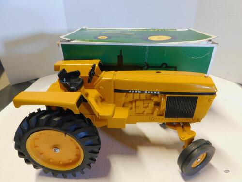 1/16 SIGOMEC-ARGENTINA JOHN DEERE TRACTOR W/BOX