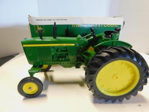 1/16 SIGOMEC-ARGENTINA JOHN DEERE TRACTOR W/BOX