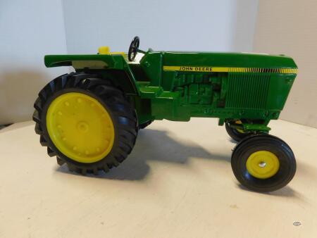 1/16 SIGOMEC-ARGENTINA JOHN DEERE TRACTOR W/SINGLES
