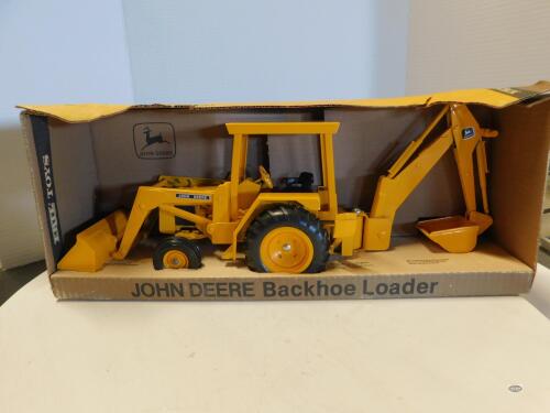 1/16 JOHN DEERE BACKHOE/LOADER W/BOX