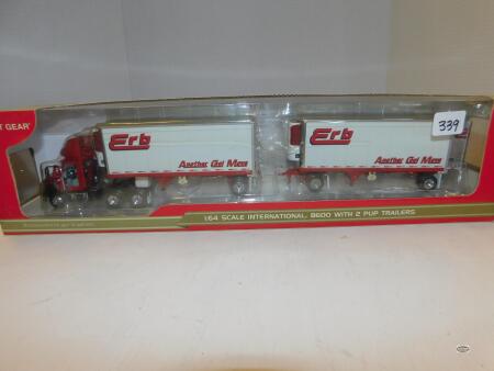 1/64 FIRST GEAR ERB INT. 8600 W/2 REEFER PUPS