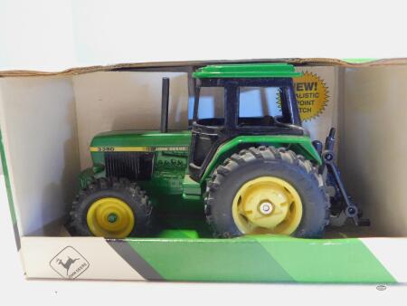 1/32 ERTL JOHN DEERE 3350 UTILITY TRACTOR, NIB