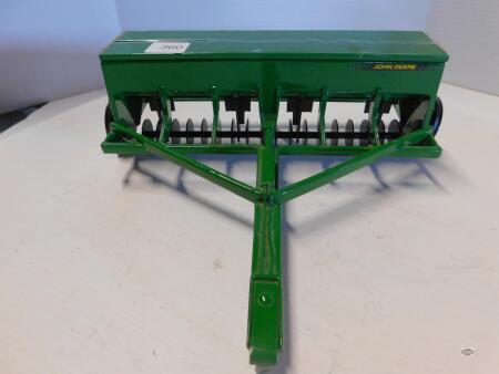 1/16 ERTL JOHN DEERE SEED DRILL