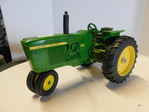 1/16 ERTL JOHN DEERE 3010 NARROW FRONT END