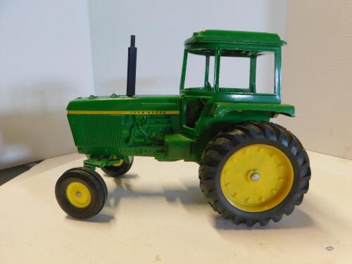 1/16 ERTL JOHN DEERE WIDE FRONT END W/CAB