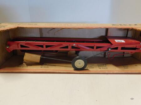 1/16 ERTL/TRUSCALE PORTABLE ELEVATOR, NIB