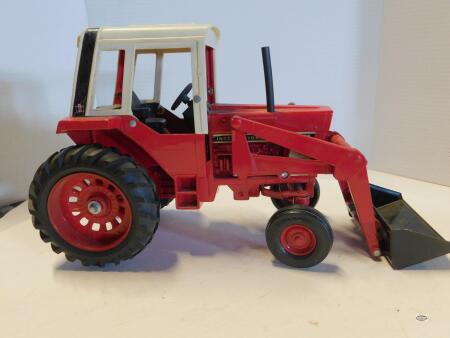 INTERNATIONAL 1586 W/LOADER, USED CONDITION