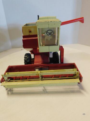 INTERNATIONAL 915 COMBINE W/METAL REEL