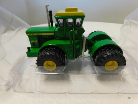 1/64 ERTL JOHN DEERE WA 17 PRESTIGE