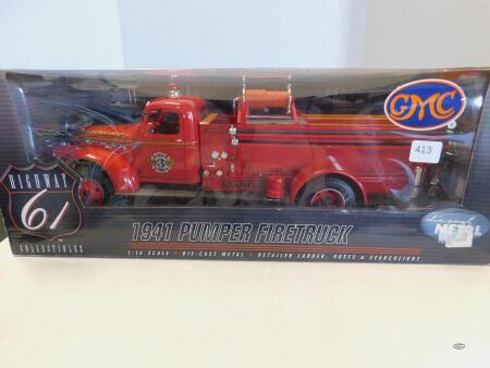1/16 DCP HWY 61 1941 GMC FIRE PUMPER TRUCK