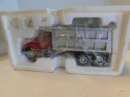 1/34 1960 MACK B61 DUMP TRUCK, NIB