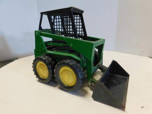 1/16 JOHN DEERE SKID STEER LOADER