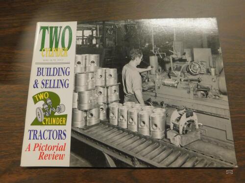 LITERATURE LOT JOHN DEERE 2 CYL CLUB, YEAR 2001
