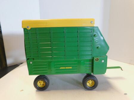 1/16 ERTL JOHN DEERE FORAGE WAGON