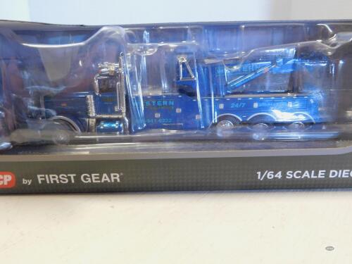 1/64 DCP WESTERN DISTRIBUTING 389 DAY CAB, NIB