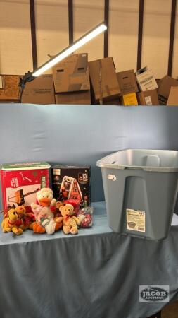 CHRISTMAS DECORATION LOT IN 121L TOTE