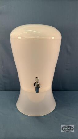 PLASTIC DRINK DISPENSER WITH ICE RACK