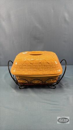 TEMP-TATIONS 4QUART CASEROLE WITH LID IN STAND