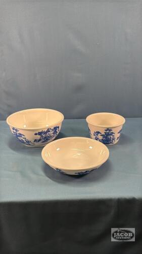 (3) MATCHING BOWLS