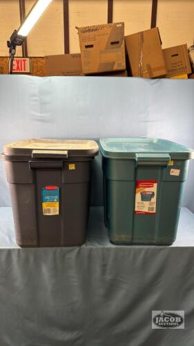 (2) RUBBERMAID 68LITRE TOTES WITH LIDS