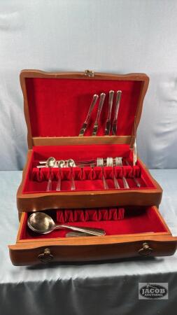 SILVERWARE LOT IN CHEST