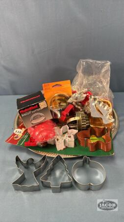 QUANTITY OF COOKIE CUTTERS