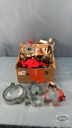 QUANTITY OF COOKIE CUTTERS