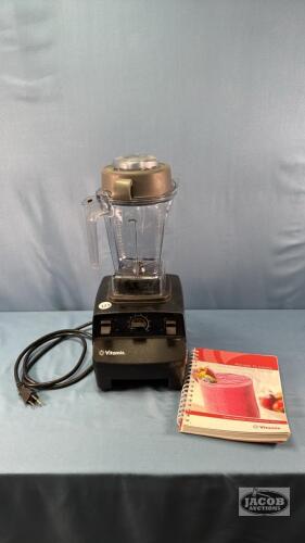 VITAMIX BLENDER WITH COOK BOOK