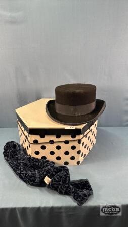 VICTORIA COSTUMIERE HAT BOX WITH SMITHBILT HAT
