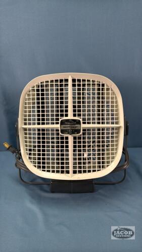 APPROX. 9IN SEABREEZE 2 SPEED OSCILATING FAN