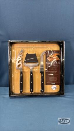 UNUSED 4 PIECE CHEESE SET