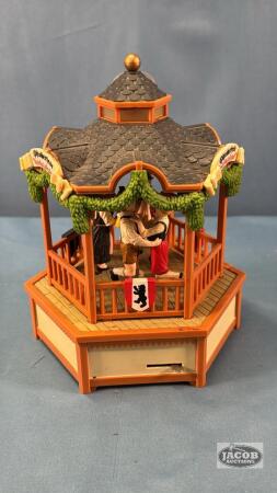 PLASTIC OCTOBERFEST MUSICAL WIND UP