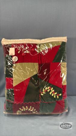(1) THROW QUILT