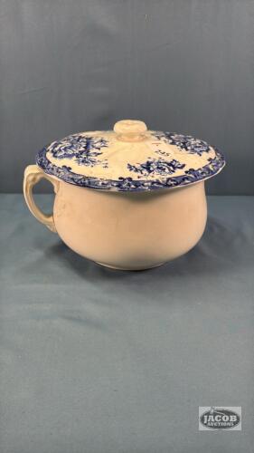 (1) UNMATCHED CHAMBER POT WITH LID