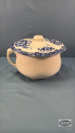 (1) UNMATCHED CHAMBER POT WITH LID