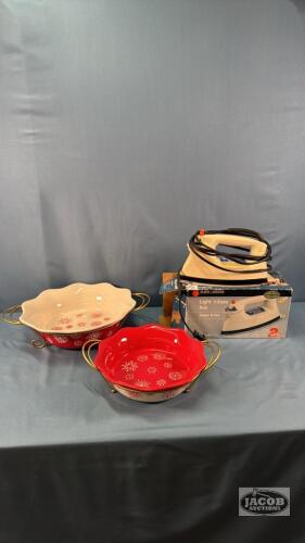 BLACK AND DECKER IRON WITH (2) SNOW FLAKE BOWLS