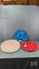 APPROX. 10 PLASTIC AND TIN SERVING TRAYS
